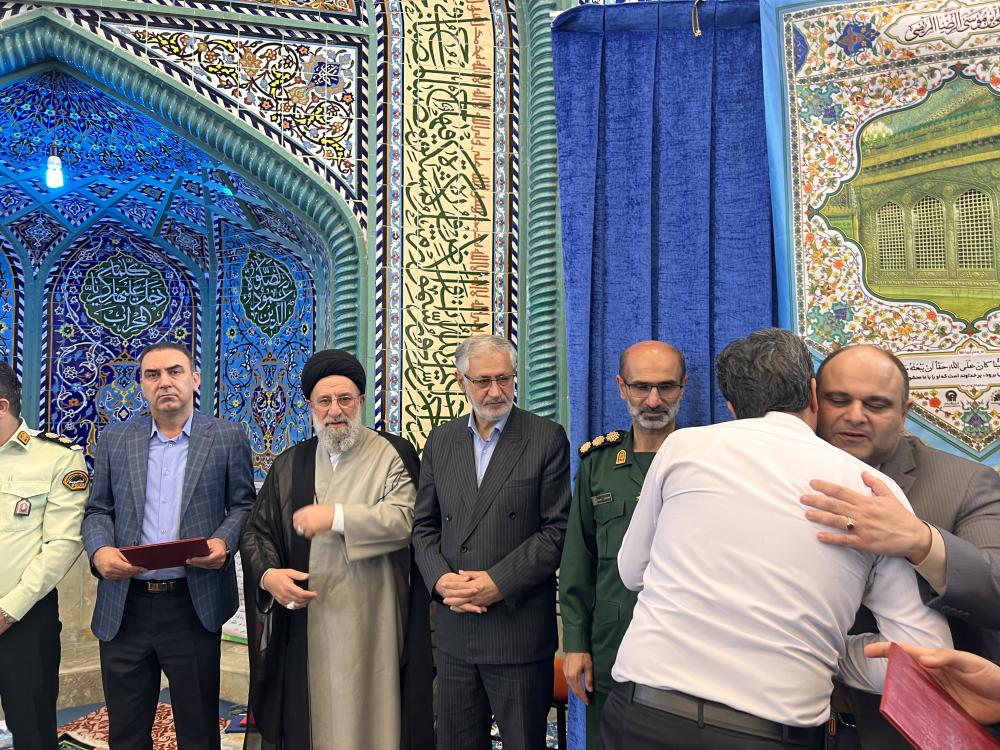 تجلیل از آتش نشانان شهرداری رضوانشهر در مراسم نماز جمعه به مناسبت روز ایمنی و آتش نشانی